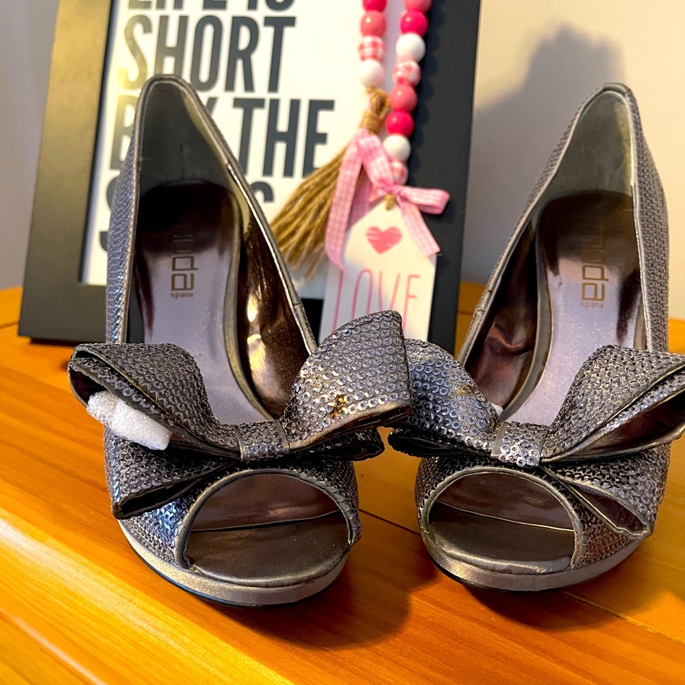 Moda sparkly pumps
